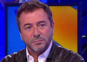 Serge Lama et Eddy Mitchell annoncés décédés: cet « hommage » de Bernard Montiel indigne