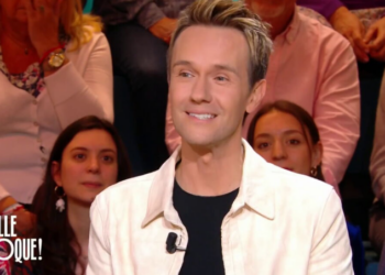 « Ne dites pas qu’on vit ensemble ! » : Cyril Féraud et Laurent Luyat bondissent après une déclaration de Léa Salamé