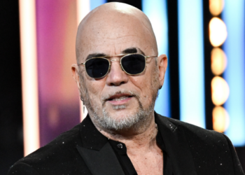 « C&rsquo;est compliqué » : Pascal Obispo révèle ce qu&rsquo;il ne supporte plus au Cap Ferret, là où il possède un somptueux domaine