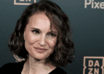 Natalie Portman de nouveau en couple avec un Français : qui est son compagnon, ex de Louise Bourgoin ? 13 Natalie Portman de nouveau en couple avec un Français : qui est son compagnon, ex de Louise Bourgoin ? Natalie Portman de nouveau en couple avec un Français : qui est son compagnon, ex de Louise Bourgoin ?