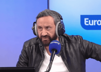 “J’ai un slip en velours” : les stars de BFMTV allumées par Cyril Hanouna, il divague en direct et c’est assez dingue 12 “J’ai un slip en velours” : les stars de BFMTV allumées par Cyril Hanouna, il divague en direct et c’est assez dingue “J’ai un slip en velours” : les stars de BFMTV allumées par Cyril Hanouna, il divague en direct et c’est assez dingue