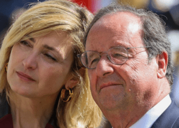 Elle ne pensait peut-être pas que ça ressortirait mais voici Julie Gayet dans des images qui ont de quoi surprendre 11 Elle ne pensait peut-être pas que ça ressortirait mais voici Julie Gayet dans des images qui ont de quoi surprendre Elle ne pensait peut-être pas que ça ressortirait mais voici Julie Gayet dans des images qui ont de quoi surprendre