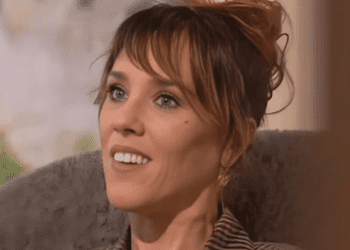 "C'est ma baraque" : Zaz nous ouvre les portes de sa maison "toute biscornue" hors de Paris 13 "C'est ma baraque" : Zaz nous ouvre les portes de sa maison "toute biscornue" hors de Paris « C’est ma baraque » : Zaz nous ouvre les portes de sa maison « toute biscornue » hors de Paris