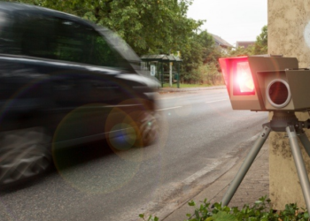 Nouveau radar de vitesse à 50 km/h : danger excès de vitesse, sa présence n‘est pas signalée