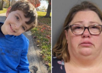 Un enfant de 10 ans décède éc*asé après que sa mère adoptive de 154 kg se soit assise sur lui pendant 5 minutes