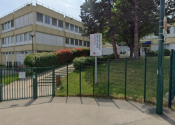 Plaisir: un adolescent de 15 ans frappé à plusieurs reprises à coups de hachette au sein de son collège 4 Plaisir: un adolescent de 15 ans frappé à plusieurs reprises à coups de hachette au sein de son collège Plaisir: un adolescent de 15 ans frappé à plusieurs reprises à coups de hachette au sein de son collège