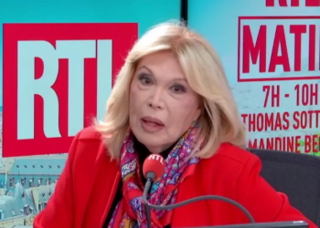 “Le prochain mec qui me voit à po*l…” : Amanda Lear cash, Thomas Sotto tombe de sa chaise !