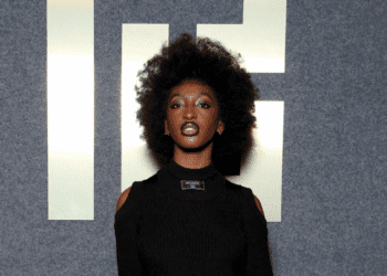 Ebony victime d'actes rac*stes en plein concert : cette phrase qui a fortement interpellé Jean-Michel Aphatie 18 Ebony victime d'actes rac*stes en plein concert : cette phrase qui a fortement interpellé Jean-Michel Aphatie Ebony victime d’actes rac*stes en plein concert : cette phrase qui a fortement interpellé Jean-Michel Aphatie