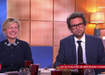 C à vous : Anne-Elisabeth Lemoine se moque de Bertrand Chameroy après un bafouillage en plein direct (ZAPTV)