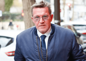 Benjamin Castaldi bientôt évincé d'Europe 2 ? Son remplaçant déjà évoqué, un choix très étonnant ! 12 Benjamin Castaldi bientôt évincé d'Europe 2 ? Son remplaçant déjà évoqué, un choix très étonnant ! Benjamin Castaldi bientôt évincé d’Europe 2 ? Son remplaçant déjà évoqué, un choix très étonnant !