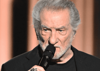 Eddy Mitchell pas tendre avec Vianney : "Il a une tronche de gendre idéal" 10 Eddy Mitchell pas tendre avec Vianney : "Il a une tronche de gendre idéal" Eddy Mitchell pas tendre avec Vianney : « Il a une tronche de gendre idéal »