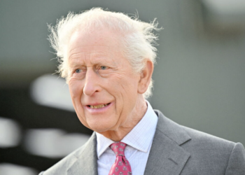 Charles III hospitalisé à cause de son traitement contre le cancer : le palais de Buckingham sort du silence