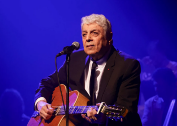 « C’est trop dur » : Enrico Macias s’effondre en larmes à l’antenne d’Apolline de Malherbe, stupéfaction en plateau