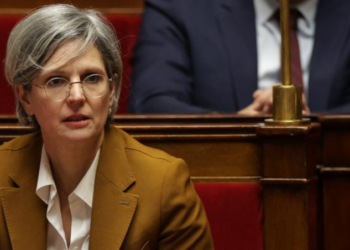 «Va faire la soupe, sal*pe» : un vigneron audois jugé pour avoir insulté Sandrine Rousseau, l’élue écologiste présente au procès