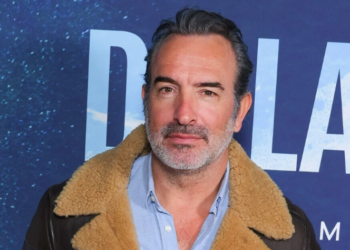 Furax, Jean Dujardin s’en prend à Tom Cruise et aux Français : "Il est pas bien ce pays ou quoi ?" 8 Furax, Jean Dujardin s’en prend à Tom Cruise et aux Français : "Il est pas bien ce pays ou quoi ?" Furax, Jean Dujardin s’en prend à Tom Cruise et aux Français : « Il est pas bien ce pays ou quoi ? »