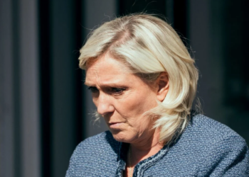 Après avoir soutenu Marine Le Pen, cet acteur français s’excuse : "La plus grosse bourde de ma vie" 6 Après avoir soutenu Marine Le Pen, cet acteur français s’excuse : "La plus grosse bourde de ma vie" Après avoir soutenu Marine Le Pen, cet acteur français s’excuse : « La plus grosse bourde de ma vie »