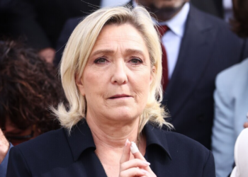 Autrefois adversaires, Nicolas Sarkozy balance sur Marine Le Pen : "C’est physique, je la déteste" 5 Autrefois adversaires, Nicolas Sarkozy balance sur Marine Le Pen : "C’est physique, je la déteste" Autrefois adversaires, Nicolas Sarkozy balance sur Marine Le Pen : « C’est physique, je la déteste »