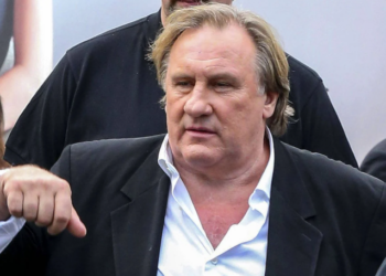 Cet ex-chroniqueur de TPMP agressé par Gérard Depardieu ? « Il m&rsquo;a attrapé les p*rties »