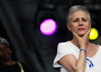 Anouk Grinberg “menacée et forcée” par Bertrand Blier : ses souvenirs crus et ignobles sur leur relation