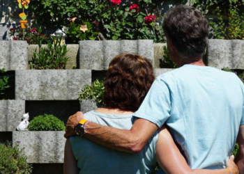 Un couple en deuil après la perte de leur fils a été frappé par une nouvelle tragédie