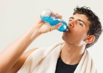 Cette boisson détruit les os, et pourtant, de nombreuses personnes en boivent tous les jours