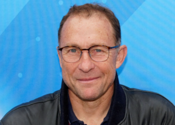 Jean-Pierre Papin : la légende du football au coeur d&rsquo;un scandale, « à p*il dans le jacuzzi »