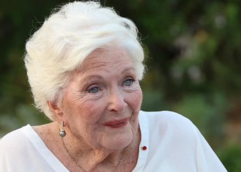 Line Renaud donne de ses nouvelles, et le moins que l&rsquo;on puisse dire c&rsquo;est qu&rsquo;elles sont solaires