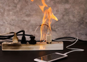 Les pompiers mettent en garde contre l’unique endroit où vous ne devez jamais charger votre téléphone. 15 Les pompiers mettent en garde contre l’unique endroit où vous ne devez jamais charger votre téléphone. Les pompiers mettent en garde contre l’unique endroit où vous ne devez jamais charger votre téléphone.