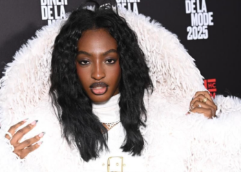 "Des vi*lences, des injustices" : Ebony (Star Academy) suivie par un psychologue, son père raconte 6 "Des vi*lences, des injustices" : Ebony (Star Academy) suivie par un psychologue, son père raconte « Des vi*lences, des injustices » : Ebony (Star Academy) suivie par un psychologue, son père raconte