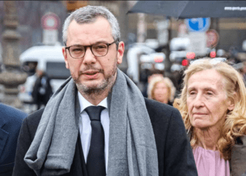 Scandale des eaux en bouteille : l’Elysée "savait que Nestlé trichait", ces documents publiés par le Sénat qui mettent en cause le bras droit d’Emmanuel Macron 6 Scandale des eaux en bouteille : l’Elysée "savait que Nestlé trichait", ces documents publiés par le Sénat qui mettent en cause le bras droit d’Emmanuel Macron Scandale des eaux en bouteille : l’Elysée « savait que Nestlé trichait », ces documents publiés par le Sénat qui mettent en cause le bras droit d’Emmanuel Macron