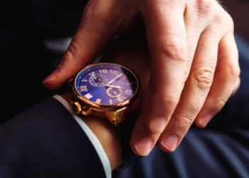 La plupart des gens ne connaissent pas la signification de porter une montre à la main droite