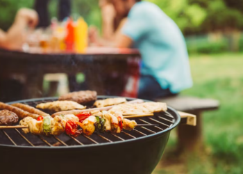 A-t-on encore le droit d’utiliser un barbecue au charbon de bois en France en 2025 ?