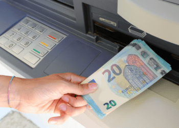 Fin des distributeurs : un dispositif inédit va transformer le retrait d’argent en France 14 Fin des distributeurs : un dispositif inédit va transformer le retrait d’argent en France Fin des distributeurs : un dispositif inédit va transformer le retrait d’argent en France