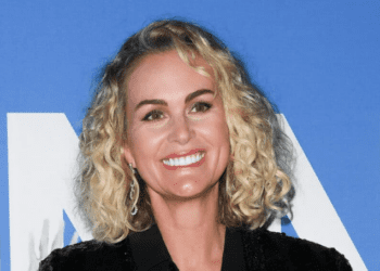 Laeticia Hallyday sommée de rembourser 7,7 millions d’euros : le fisc refuse sa demande d’échelonnement 16 Laeticia Hallyday sommée de rembourser 7,7 millions d’euros : le fisc refuse sa demande d’échelonnement Laeticia Hallyday sommée de rembourser 7,7 millions d’euros : le fisc refuse sa demande d’échelonnement