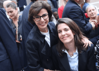 Charlotte Casiraghi et Rachida Dati complices : entre bises et accolades, un duo très affectueux au Festival du livre de Paris