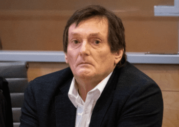 Pierre Palmade s’installe dans une maison discrète à Bordeaux pour purger sa peine : volets gris, jardin et quartier populaire