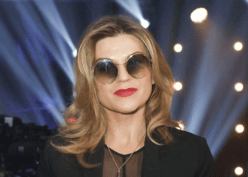 Une célèbre chanteuse est enceinte à 40 ans, son compagnon l&rsquo;a quittée en pleine grossesse