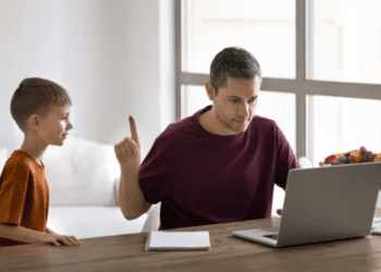 Les adultes ayant manqué d’amour dans leur enfance partagent souvent ces six caractéristiques