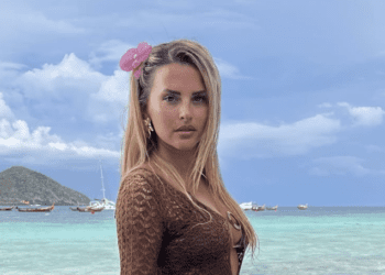 Kelly Vedovelli (TPMP) en couple ? Elle dévoile des photos avec un mystérieux jeune homme