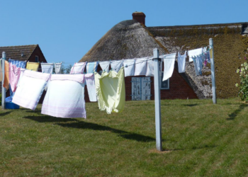 En hiver, faut-il faire sécher son linge dehors ou dedans ?