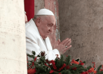 “Tout paraissait aller” : un médecin doute des causes du décès du pape François