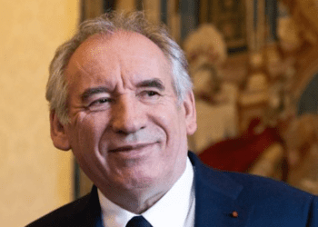 “Tu me dénonces ?” : le coup de fil affolé de François Bayrou à sa fille, après un appel du Canard Enchaîné