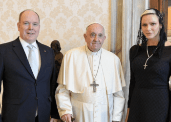 Décès du pape François : le prince Albert II et Charlène de Monaco lui rendent un bel hommage
