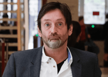 « Tous ses amis lui ont tourné le dos » : Pierre Palmade plongé dans la solitude depuis sa sortie de prison, un proche s&rsquo;inquiète et tire la sonnette d&rsquo;alarme