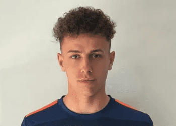 Un espoir du football s’éteint à 19 ans dans un accident médical effroyable pendant un appel à sa mère