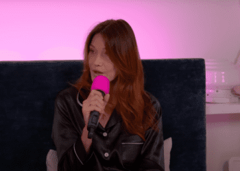 Carla Bruni se confie comme rarement sur la rencontre avec son père biologique, Maurizio Remmert