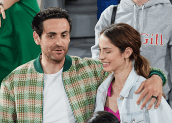 “Ça gueule un peu à la maison” : Camille Combal se fait tirer les oreilles par la mère de son fils