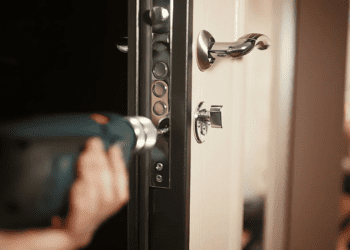 Réagir trop vite à un squat peut se retourner contre vous, voici ce que dit la loi