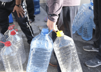 L&rsquo;eau en bouteille contient des centaines de milliers de particules de plastique