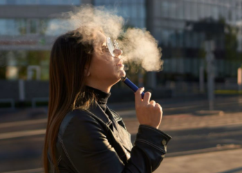 Qu&rsquo;est-ce que le syndrome du « poumon pop-corn », cette maladie incurable causée par le vapotage ?